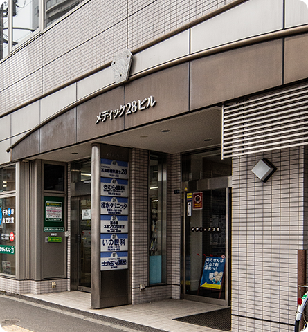 西28丁目駅そばのメディック28入口