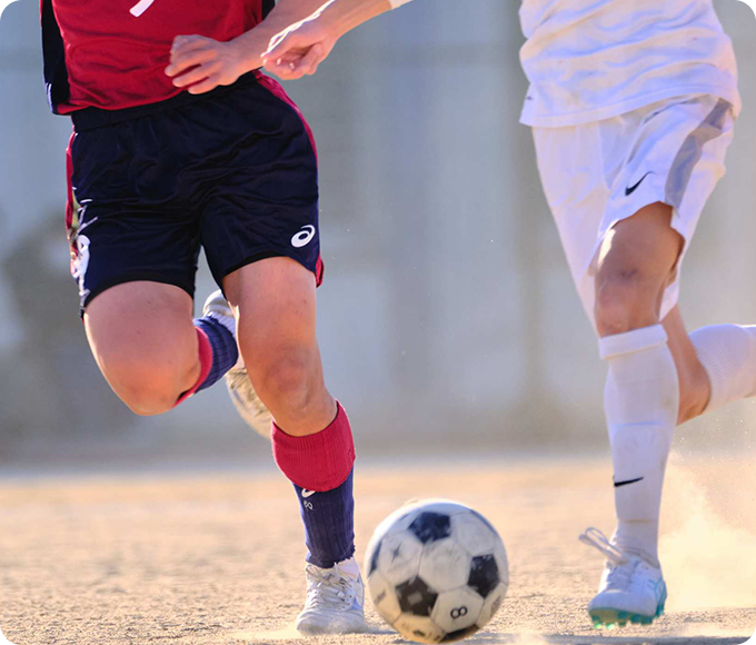 サッカーで足に負担がかかる場面